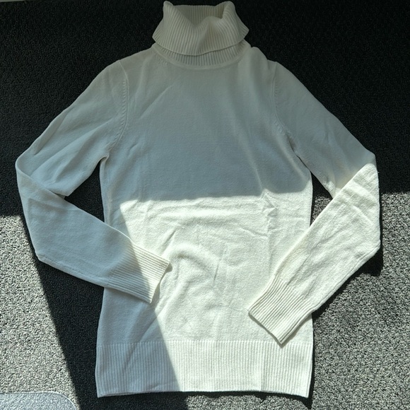 French Connection turtle neck - Picture 1 of 3